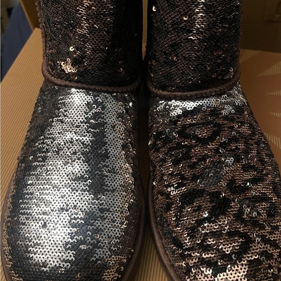 AUTHENTIC BRAND NEW Women Sequin UGG BOOTS Women's Boots - Picture 1 of 14